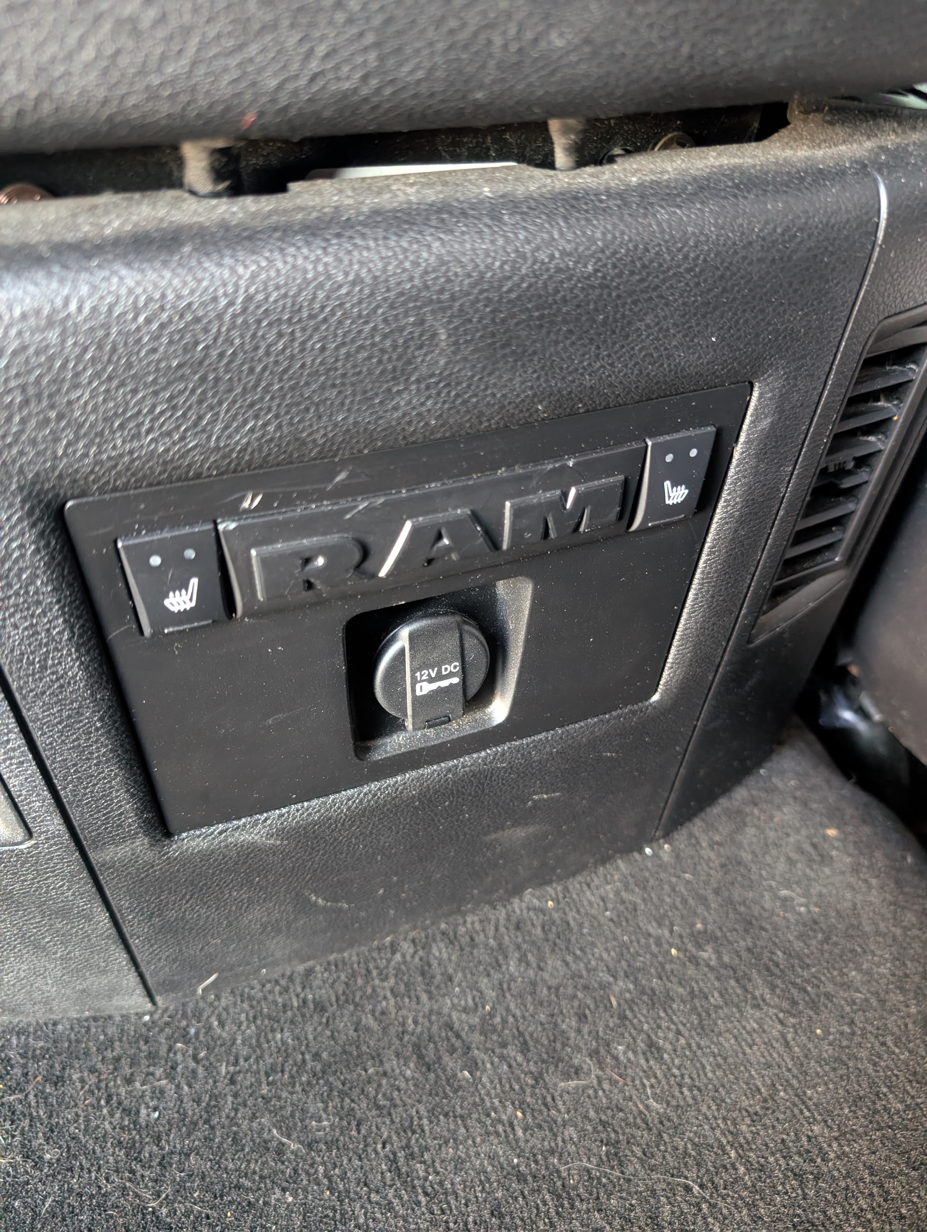 Used 2015 RAM 1500 Limited AWD/4WD image 9