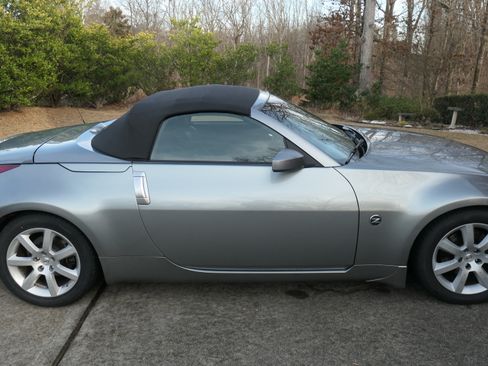 Used 2005 Nissan 350Z Touring RWD image 4