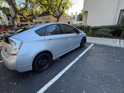 Used 2011 Toyota Prius Two image 1