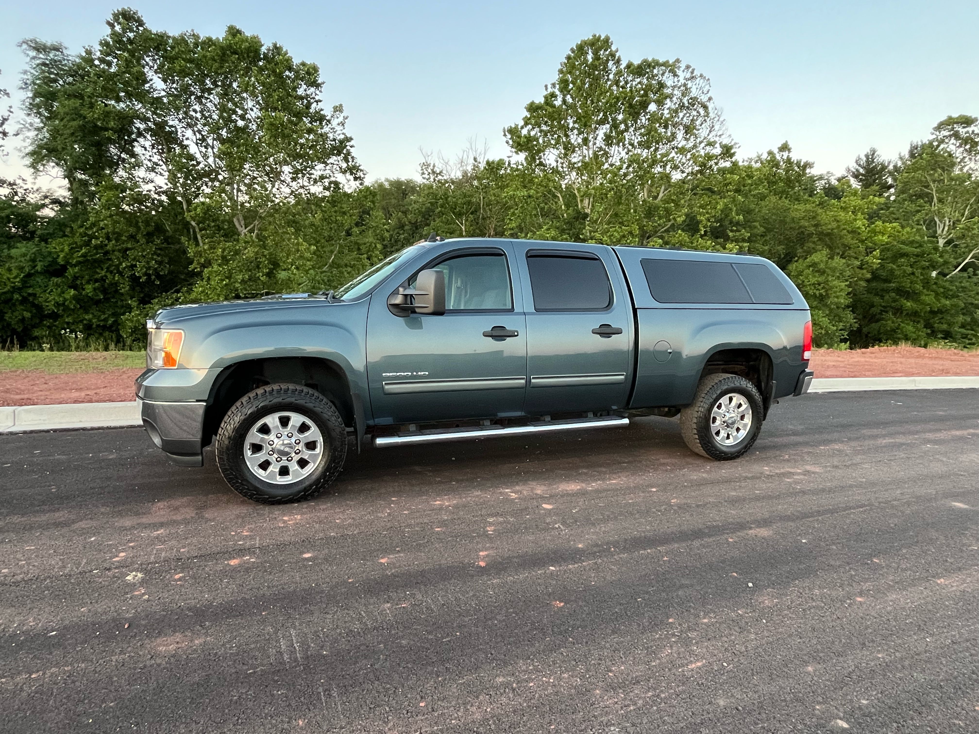 Used 2012 GMC Sierra 3500 SLE w/ SLE Preferred Package AWD/4WD image 1
