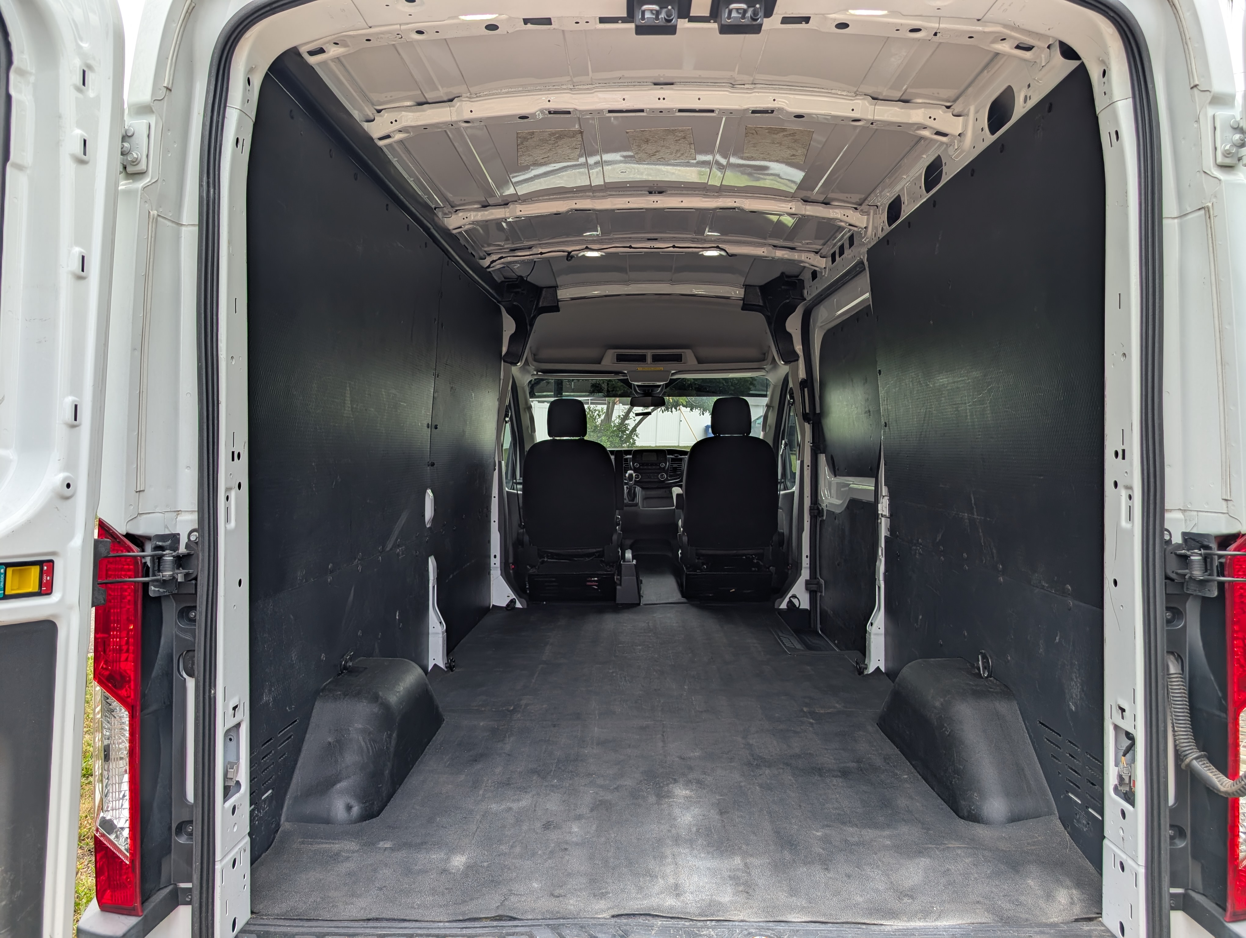 Used 2020 Ford Transit 250 Medium Roof AWD w/ Interior Upgrade Package image 4