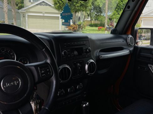 Used 2011 Jeep Wrangler Unlimited Sahara AWD/4WD image 14