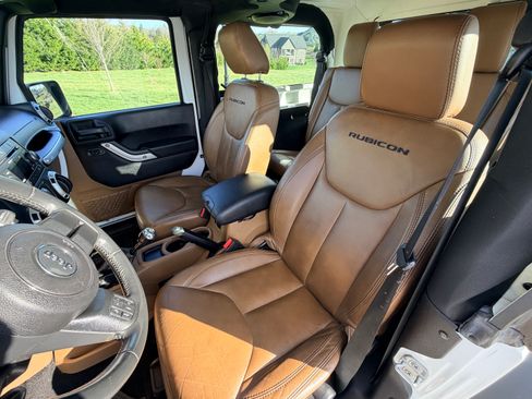 Used 2014 Jeep Wrangler Rubicon w/ Dual Top Group image 16