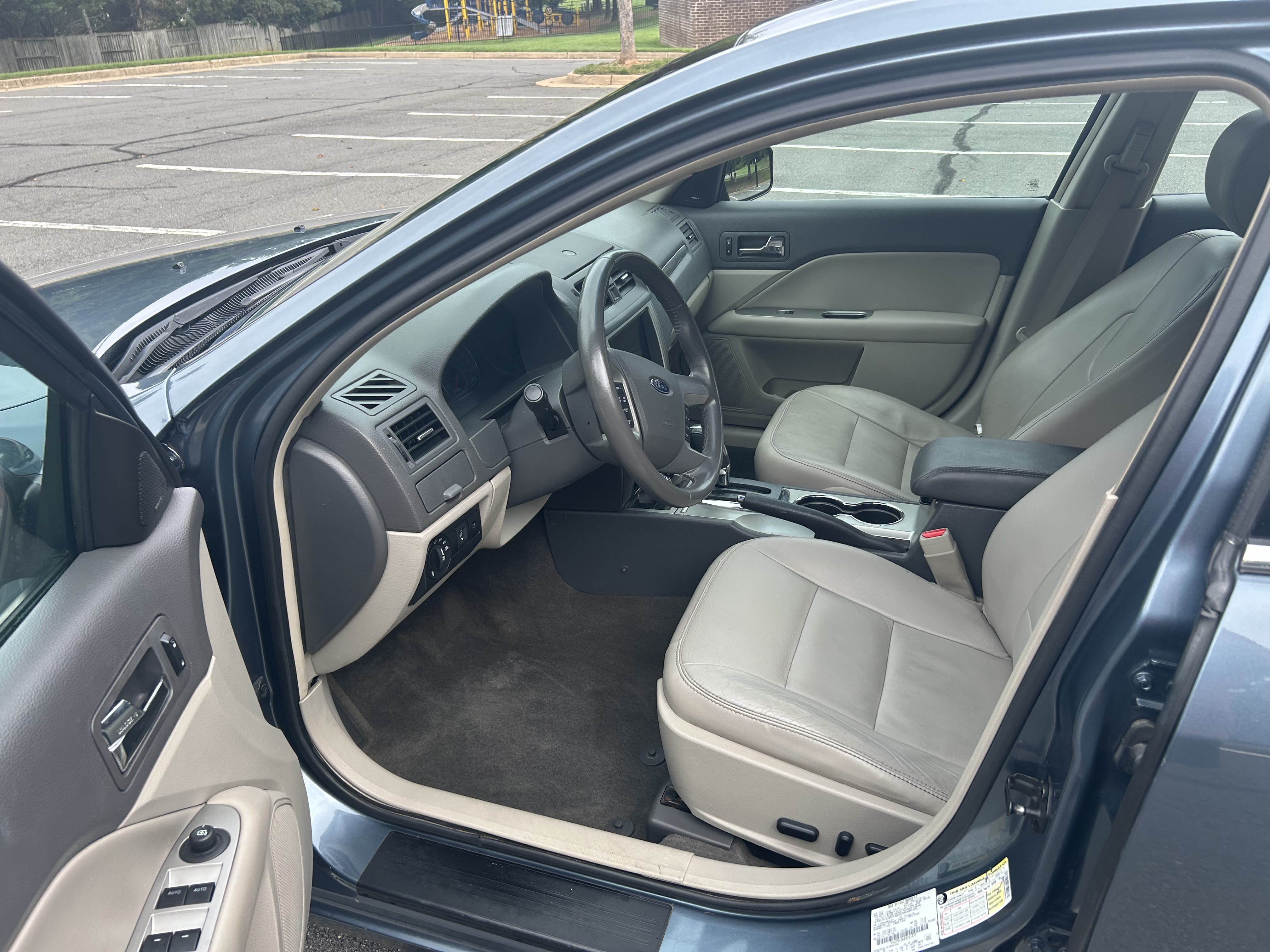 Used 2011 Ford Fusion Hybrid w/ 502A Rapid Spec Order Code FWD image 5