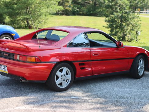 Used 1993 Toyota MR2 Coupe 2D image 2