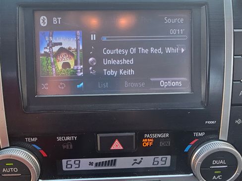 Used 2012 Toyota Camry XLE image 12