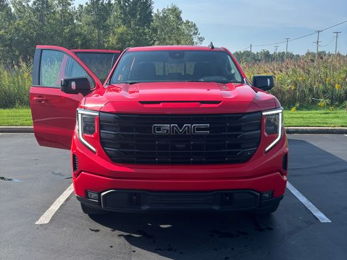 Used 2022 GMC Sierra 1500 Elevation w/ Elevation Premium Package AWD/4WD image 5