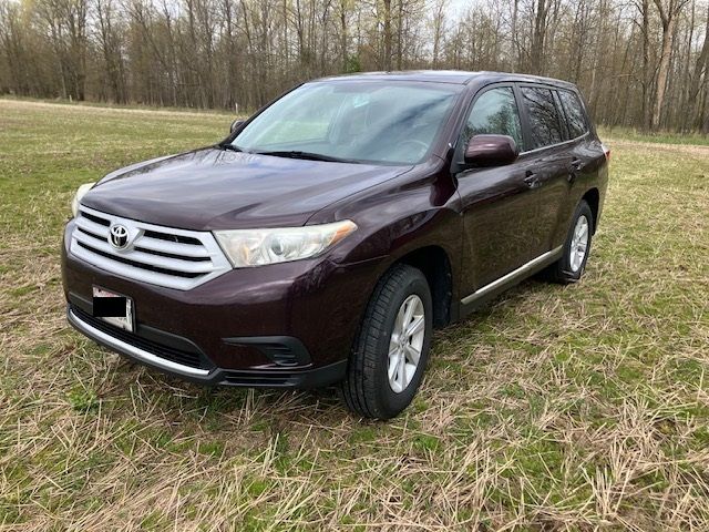 Used 2013 Toyota Highlander 4WD w/ Cold Weather Pkg image 4