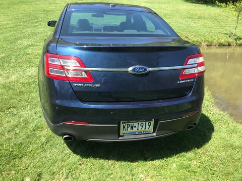 Used 2016 Ford Taurus Limited FWD image 2
