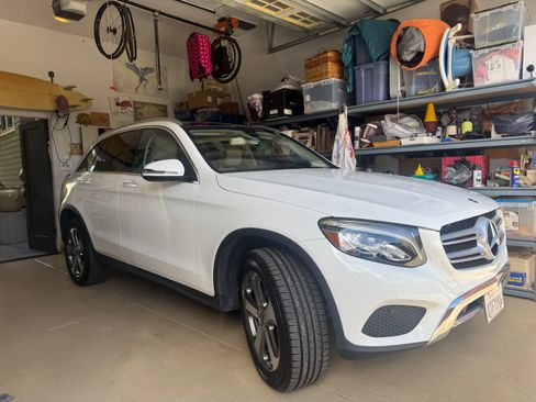 Used 2019 Mercedes-Benz GLC 300 4MATIC image 1
