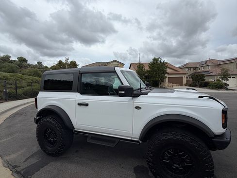 Used 2023 Ford Bronco Wildtrak image 4