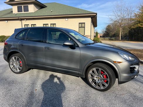 Used 2014 Porsche Cayenne Turbo S image 10