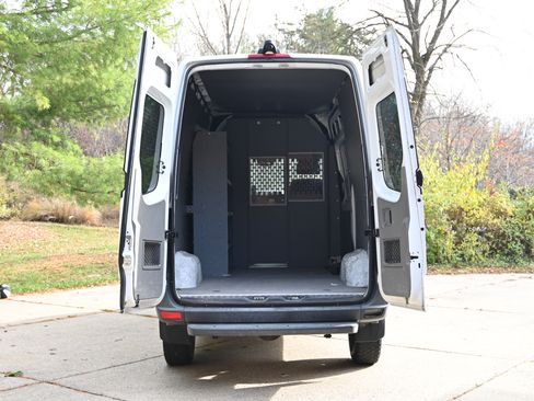 Used 2018 Freightliner Sprinter 2500 image 10