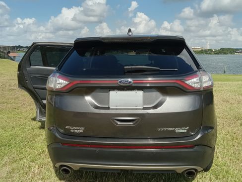 Used 2018 Ford Edge Titanium w/ Technology Package image 15