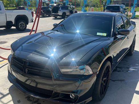 Used 2011 Dodge Charger R/T RWD image 1