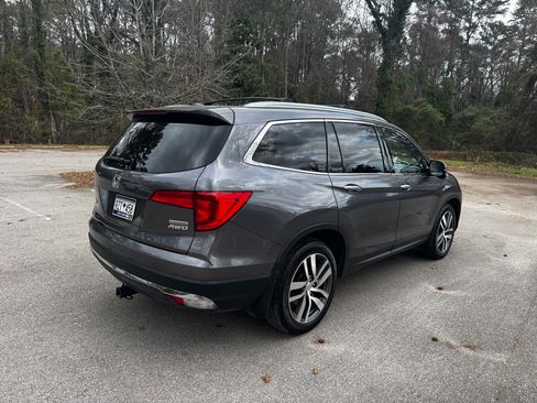 Used 2017 Honda Pilot Touring image 4