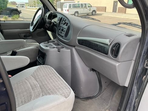 Used 2002 Ford E-350 and Econoline 350 Club Wagon RWD image 11
