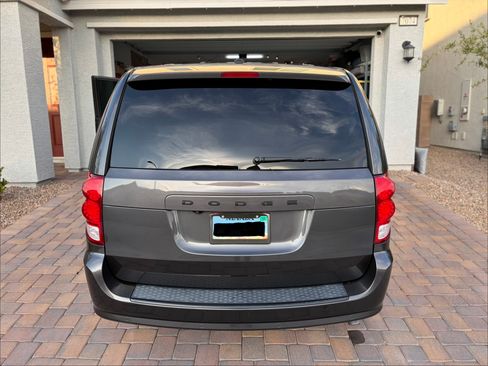 Used 2019 Dodge Grand Caravan SXT w/ Blacktop Package FWD image 6