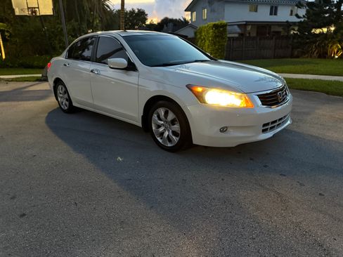 Used 2010 Honda Accord EX-L image 2
