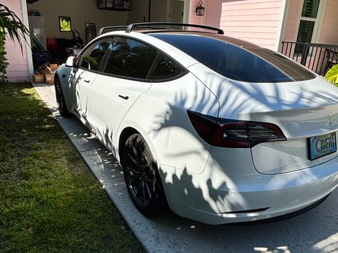 Used 2023 Tesla Model 3 Standard Range image 9