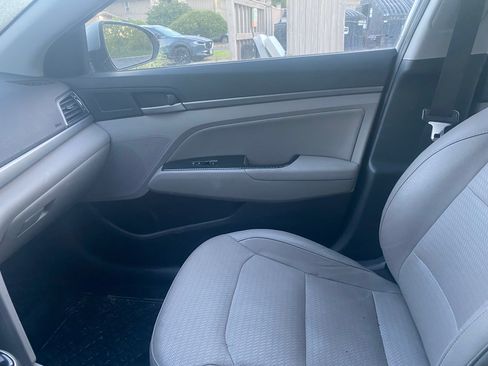 Used 2017 Hyundai Elantra Limited FWD image 10