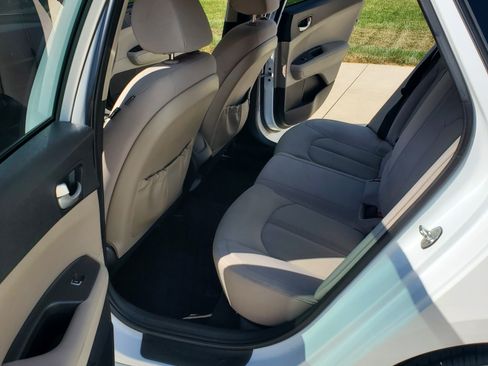 Used 2017 Kia Optima LX image 9