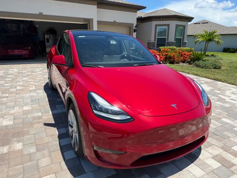 Used 2022 Tesla Model Y Long Range AWD/4WD image 5
