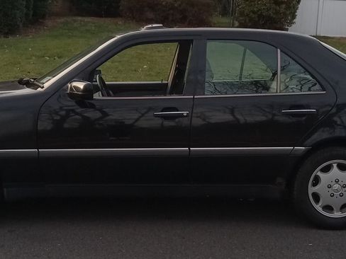 Used 1995 Mercedes-Benz C 220 Sedan image 6