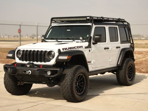 Used 2024 Jeep Wrangler Unlimited Rubicon w/ Capability Package image 1