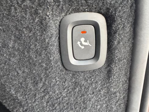 Used 2020 Volvo XC90 T6 Momentum image 28