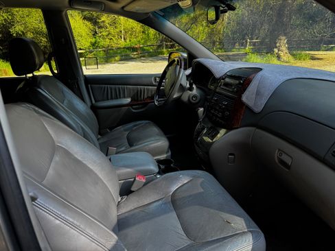 Used 2005 Toyota Sienna XLE Limited image 15