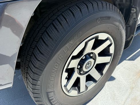 Used 2017 Toyota 4Runner TRD Off-Road Premium AWD/4WD image 13