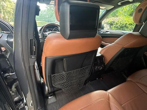 Used 2017 Mercedes-Benz GLS 550 4MATIC image 14
