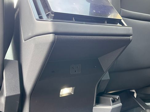 Used 2024 Tesla Cybertruck AWD Crew Cab image 27