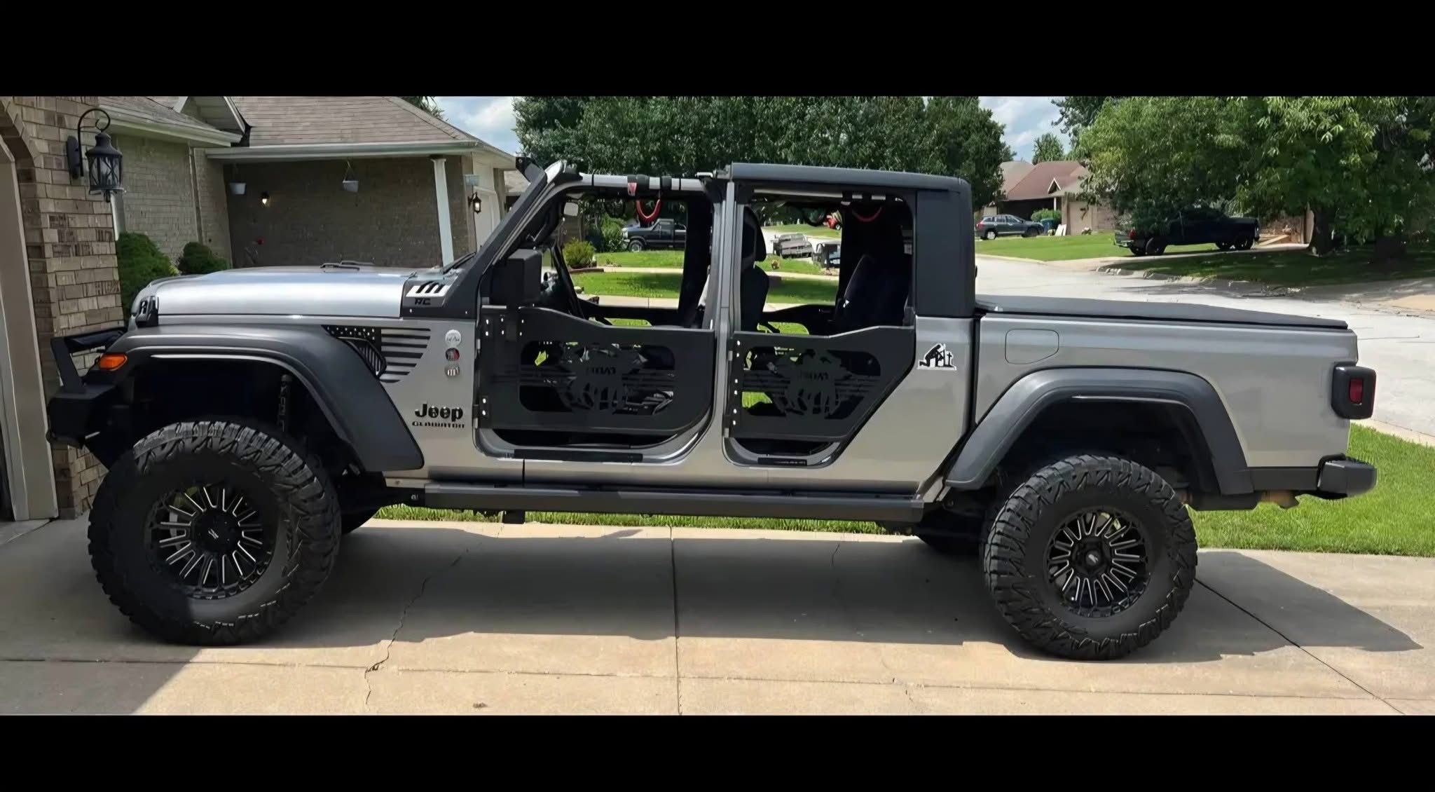 Used 2020 Jeep Gladiator Sport w/ Quick Order Package 24S AWD/4WD image 11