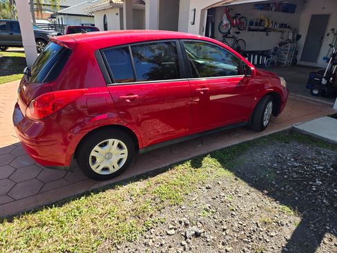 Used 2011 Nissan Versa 1.8 S w/ PWR Plus Pkg image 2