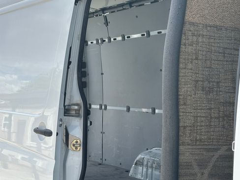 Used 2015 Mercedes-Benz Sprinter 2500 image 11