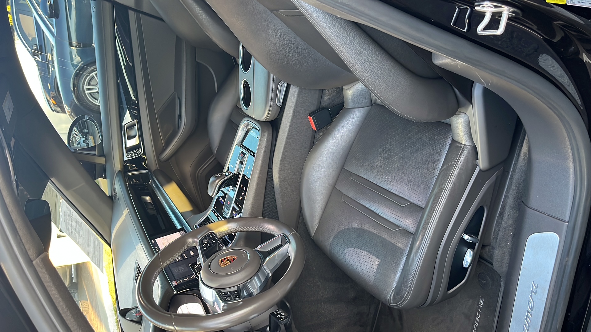 Used 2018 Porsche Panamera RWD image 6