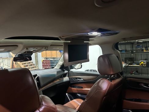 Used 2017 Cadillac Escalade Premium Luxury image 13