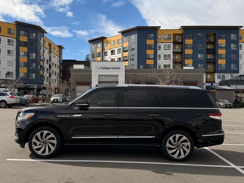 Used 2022 Lincoln Navigator L Reserve image 5