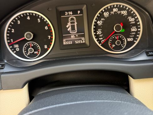 Used 2017 Volkswagen Tiguan S image 11