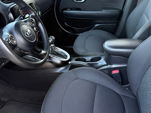 Used 2015 Kia Soul + FWD image 22