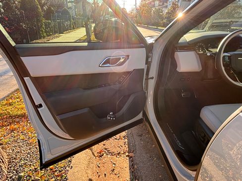 Used 2024 Land Rover Range Rover Velar Dynamic SE image 12