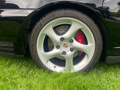 Used 2004 Porsche 911 Carrera 4S image 6