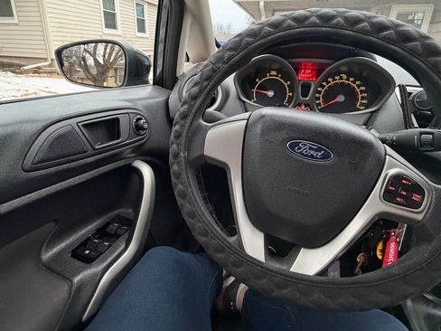 Used 2013 Ford Fiesta SE w/ Super Fuel Economy Pkg image 22