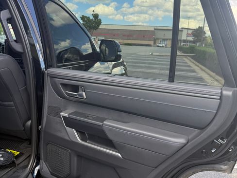 Used 2025 Toyota Sequoia Platinum AWD/4WD image 16