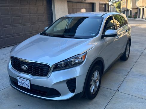 Used 2019 Kia Sorento FWD image 1