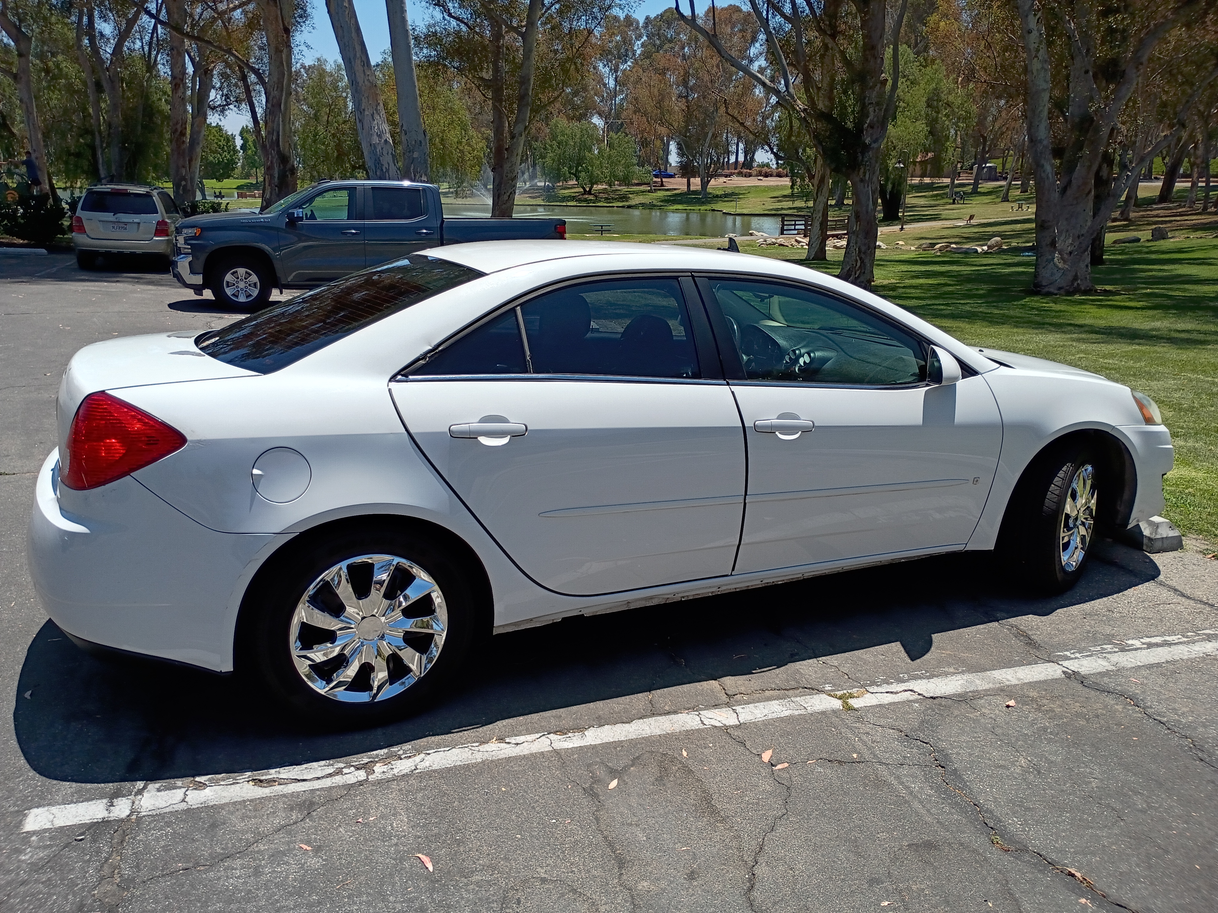 Used 2010 Pontiac G6 Sedan FWD image 1