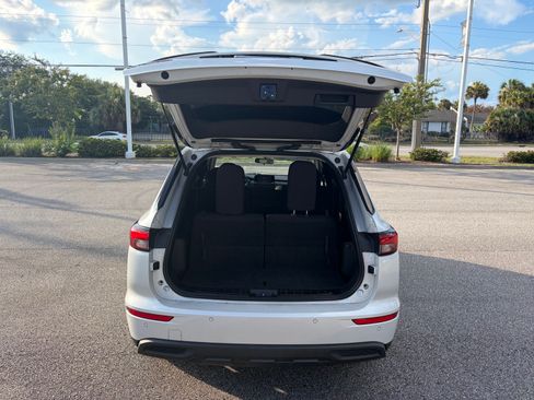 Used 2022 Mitsubishi Outlander ES FWD image 9