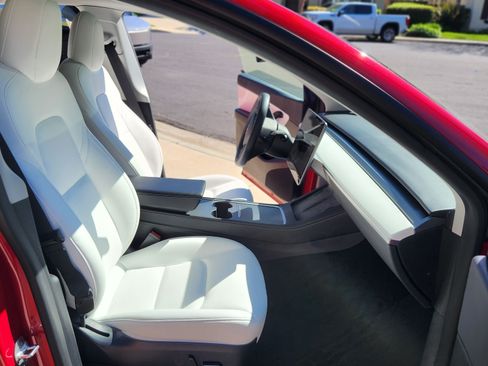 Used 2022 Tesla Model Y Performance image 17